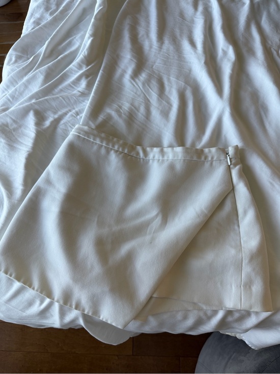 Babaton Dresses & Skirts - Aritzia Kelly Skort